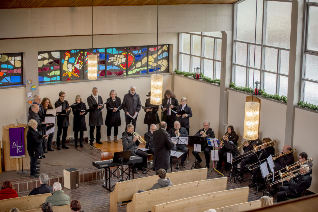 mit dem Ensemble 1517, dem evangelischen. Posaunenchor und M. Krampe an der Orgel